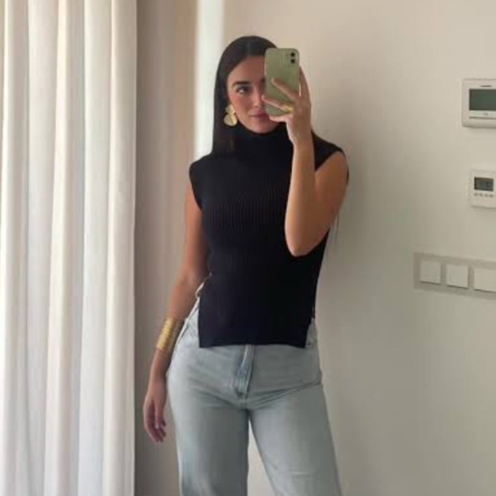 72-ZARA new knit black sleeveless high neck sweater